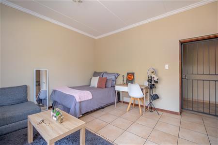 Apartment For Sale in Hillcrest, Pretoria, Gauteng - M126859