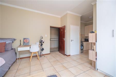 Apartment For Sale in Hillcrest, Pretoria, Gauteng - M126859
