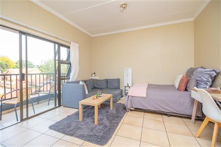 Apartment For Sale in Hillcrest, Pretoria, Gauteng - M126859