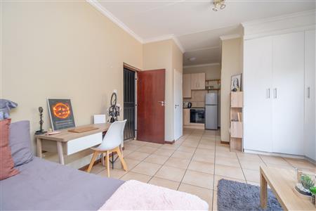 Apartment For Sale in Hillcrest, Pretoria, Gauteng - M126859