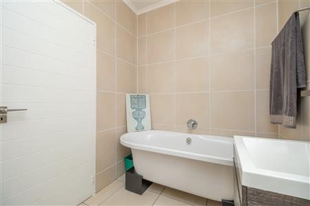 False - Apartment Sold in Olivedale, Randburg, Gauteng - M126900
