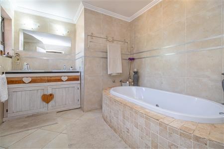 House For Sale in Pinehaven, Krugersdorp, Gauteng - M126906