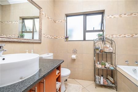House For Sale in Pinehaven, Krugersdorp, Gauteng - M126906