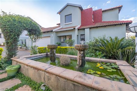 House For Sale in Pinehaven, Krugersdorp, Gauteng - M126906