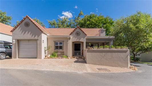 House For Sale in Boschenmeer Golf & Country Estate, Paarl, Western Cape - M126916