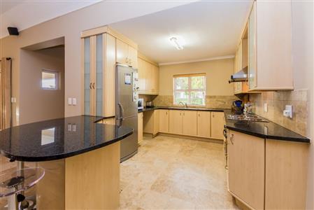 House For Sale in Boschenmeer Golf & Country Estate, Paarl, Western Cape - M126916