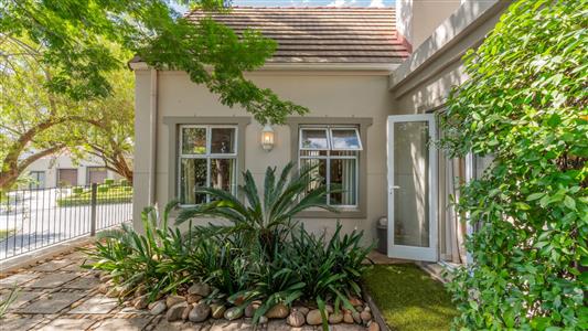 House For Sale in Boschenmeer Golf & Country Estate, Paarl, Western Cape - M126916