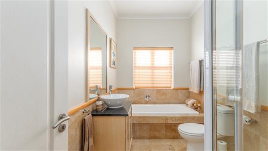 House For Sale in Boschenmeer Golf & Country Estate, Paarl, Western Cape - M126916