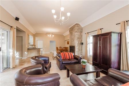 House For Sale in Boschenmeer Golf & Country Estate, Paarl, Western Cape - M126916