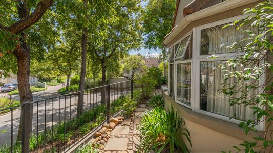 House For Sale in Boschenmeer Golf & Country Estate, Paarl, Western Cape - M126916