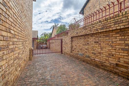 False - Apartment Sold in Zwartkop, Centurion, Gauteng - M126919