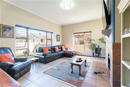 False - House Unavailable in Strand North, Strand, Western Cape - M126933