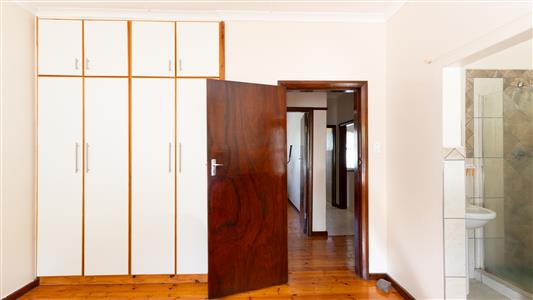 House For Sale in Villiersdorp, Western Cape - M126927