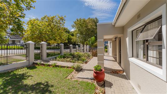 House For Sale in Villiersdorp, Western Cape - M126927