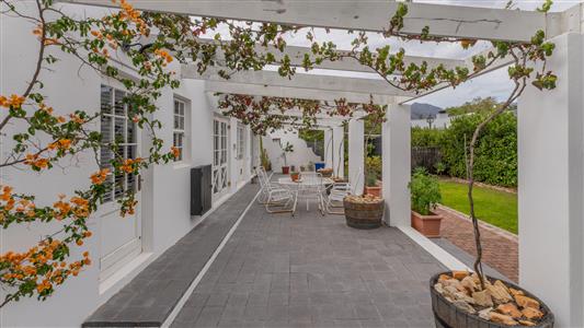 House For Sale in Villiersdorp, Western Cape - M126924