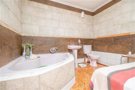 House For Sale in Tlhabane West, Rustenburg, North West - M126947