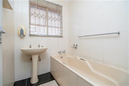 House For Sale in Tlhabane West, Rustenburg, North West - M126947