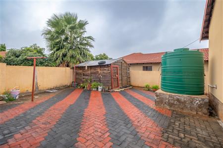 House For Sale in Tlhabane West, Rustenburg, North West - M126947