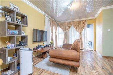 House For Sale in Tlhabane West, Rustenburg, North West - M126948
