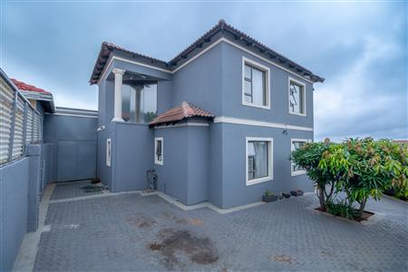 House For Sale in Tlhabane West, Rustenburg, North West - M126948