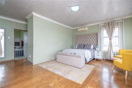 House For Sale in Tlhabane West, Rustenburg, North West - M126948
