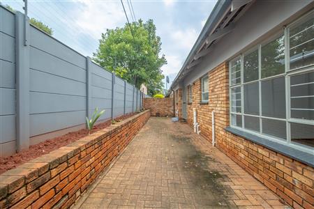 Townhouse Sold in Krugersdorp North, Krugersdorp, Gauteng - M126946