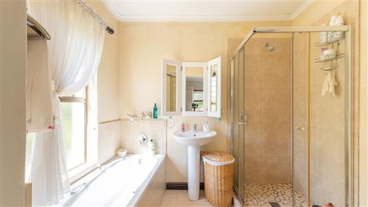 Townhouse For Sale in Grabouw, Western Cape - M126966