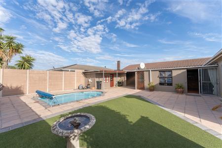 House For Sale in Soneike, Kuils River, Western Cape - M126954
