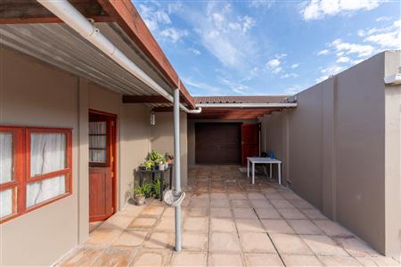 House For Sale in Soneike, Kuils River, Western Cape - M126954
