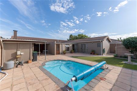 House For Sale in Soneike, Kuils River, Western Cape - M126954