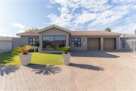 House For Sale in Soneike, Kuils River, Western Cape - M126954