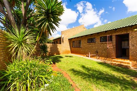 Townhouse For Sale in Bendor, Polokwane, Limpopo - M126980
