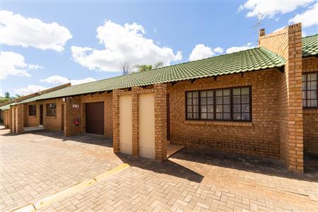Townhouse For Sale in Bendor, Polokwane, Limpopo - M126980