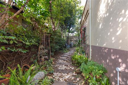 False - Townhouse sold in Fourways, Sandton - M126992