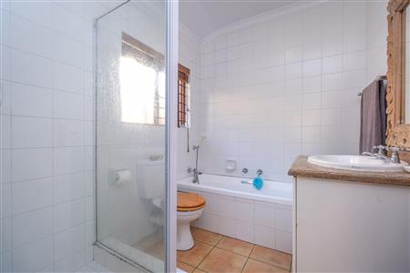 False - Townhouse sold in Fourways, Sandton - M126992