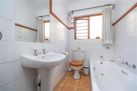 False - Townhouse sold in Fourways, Sandton - M126992