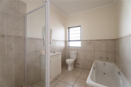House For Sale in Rouxpark, Worcester, Western Cape - M126985