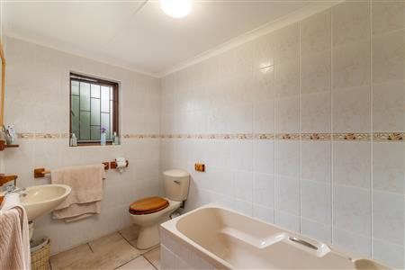 False - House For Sale in Stilbaai Wes, Stilbaai, Western Cape - M127000