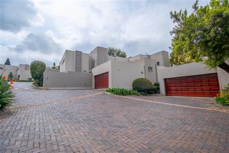 Townhouse For Sale in Hyde Park, Sandton, Gauteng - M127015