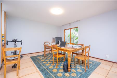 Townhouse For Sale in Hyde Park, Sandton, Gauteng - M127015