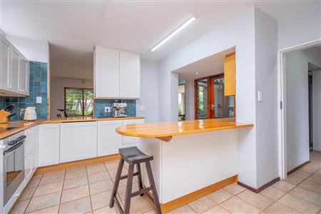 Townhouse For Sale in Hyde Park, Sandton, Gauteng - M127015