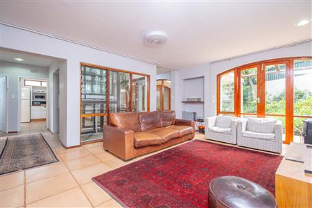 Townhouse For Sale in Hyde Park, Sandton, Gauteng - M127015