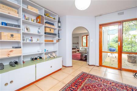 Townhouse For Sale in Hyde Park, Sandton, Gauteng - M127015
