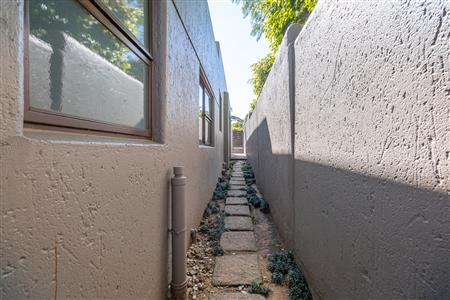 House For Sale in Fourways, Sandton, Gauteng - M127016