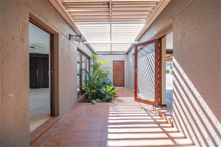 House For Sale in Fourways, Sandton, Gauteng - M127016