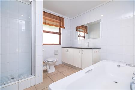 House For Sale in Fourways, Sandton, Gauteng - M127016