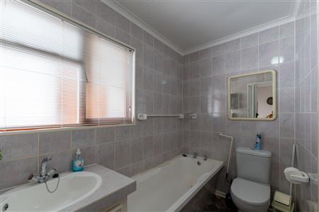 House For Sale in Hartenbos Central, Hartenbos, Western Cape - M127031