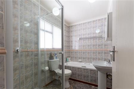 House For Sale in Hartenbos Central, Hartenbos, Western Cape - M127031