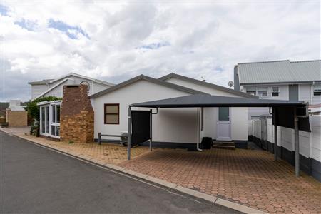 House For Sale in Hartenbos Central, Hartenbos, Western Cape - M127031
