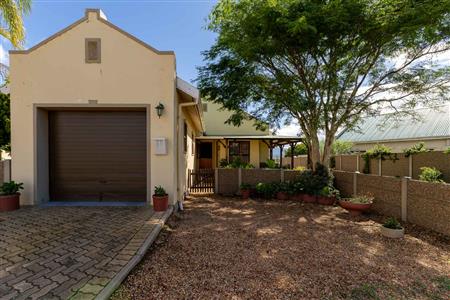 House For Sale in Riversdale, Western Cape - M127033